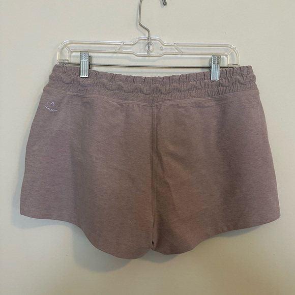 NWT Beyond Yoga Worked Up Shorts - Picture 4 of 8